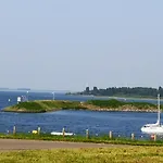 Vakantiewoning Bruinisse Aan Jachthaven Zeeland, Vp012